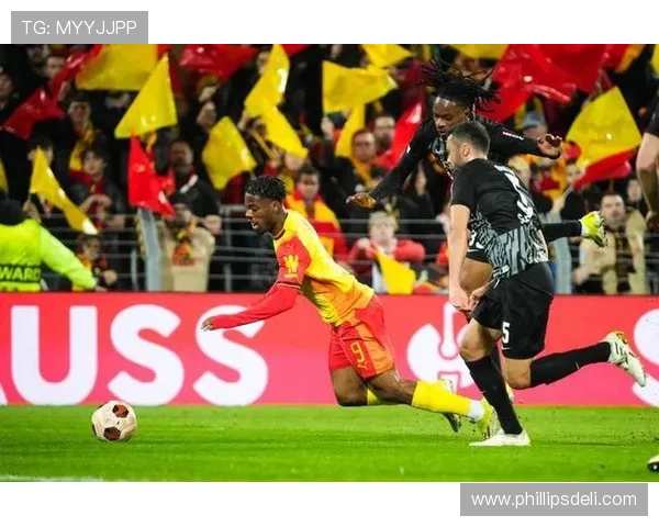 弗赖堡球员在新赛季首战中表现稳健，球队全力争夺开门红