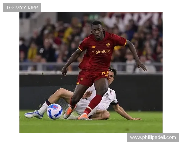 AC米兰防线屡遭打穿,站位混乱与回防迟缓问题逐步反映在比赛表现中