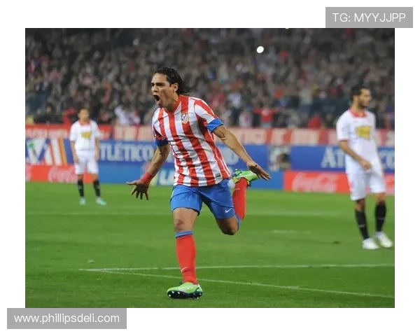 莱万 vs 法尔考:顶级中锋的终结效率与战术角色对比